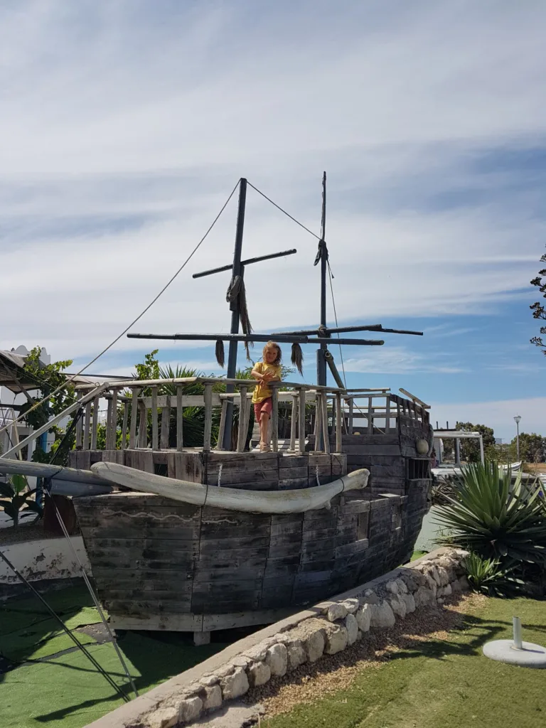 Ein Schiff zum Spielen (St. Helena Bay)