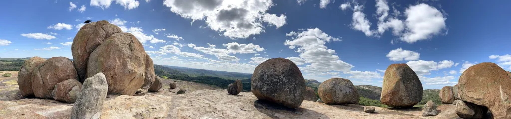 Großartige Kulisse mit Granitfelsen